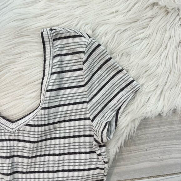 Me to We Grey & White Striped Crop Tee - Picture 4 of 8